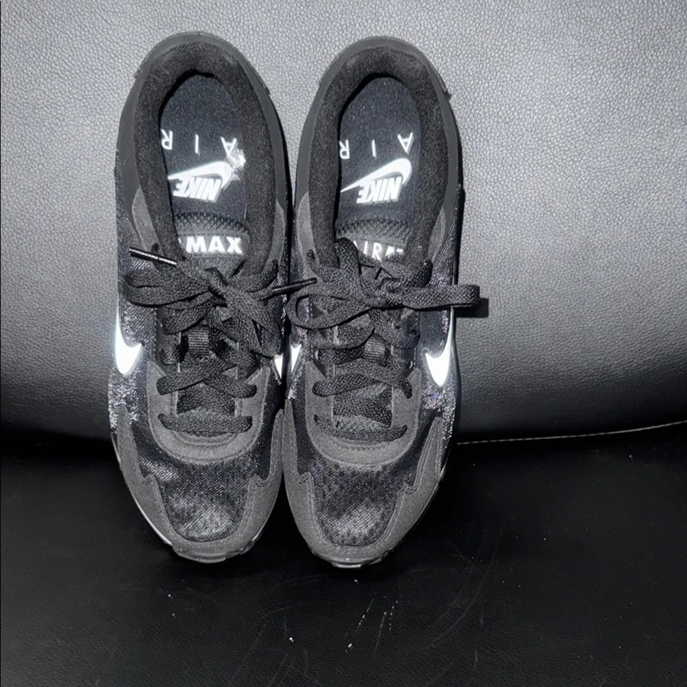 Nike Air Max Black‎ and White Mesh Athletic Shoes.